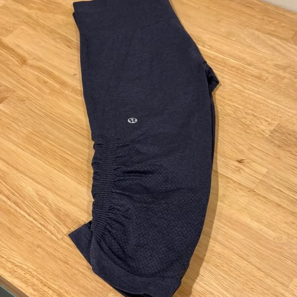 Lululemon Navy Blue Ruched Crop Leggings Size 6 Textured Yoga Pants
